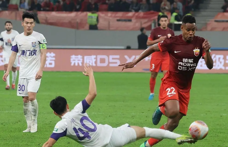 天津赛后众生相：申花球迷道歉，成都球迷捐款，乌合之众集体出动